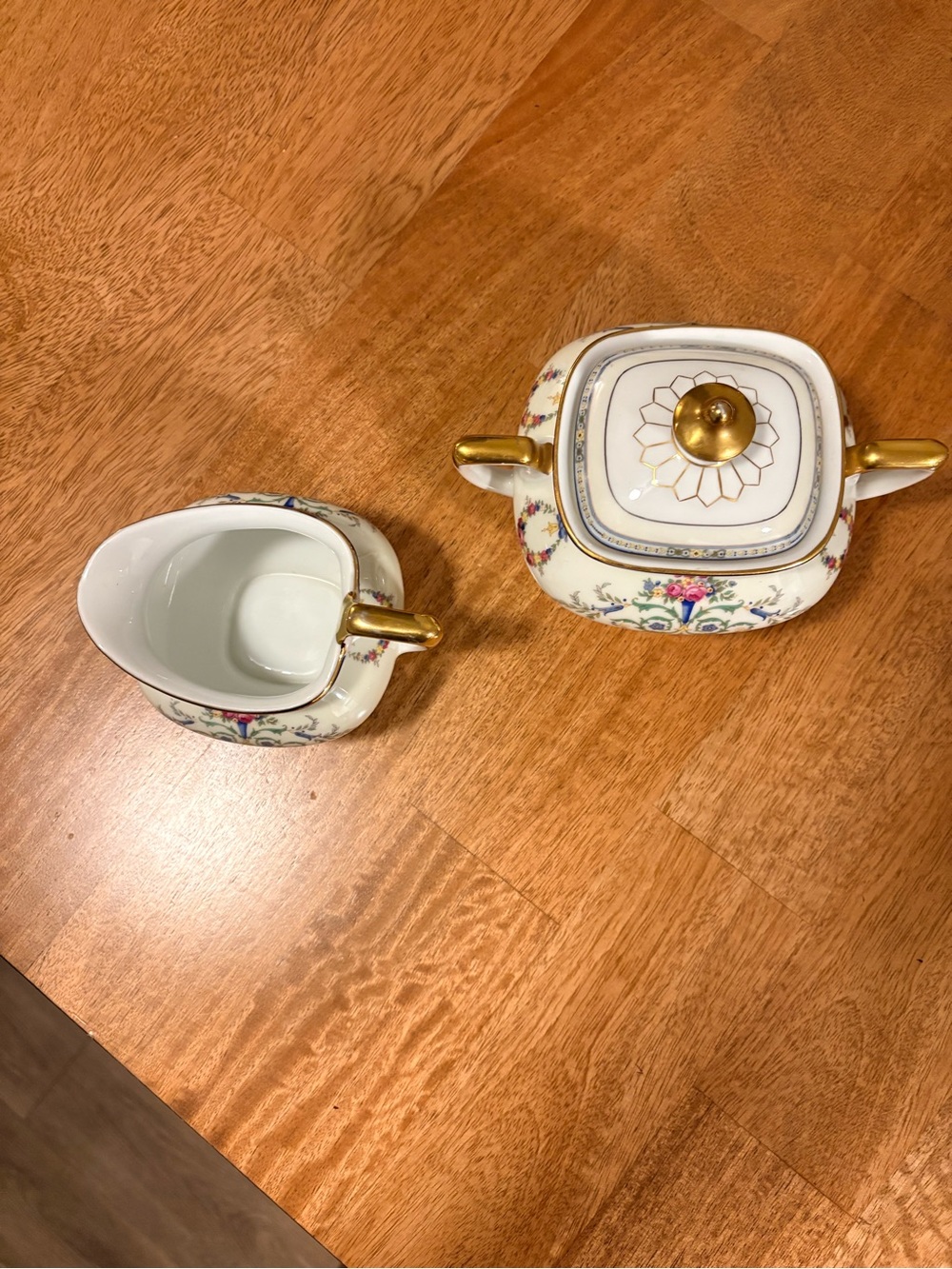 Classic Floral Porcelain Sugar Bowl and Creamer Set with Gold Accents - White